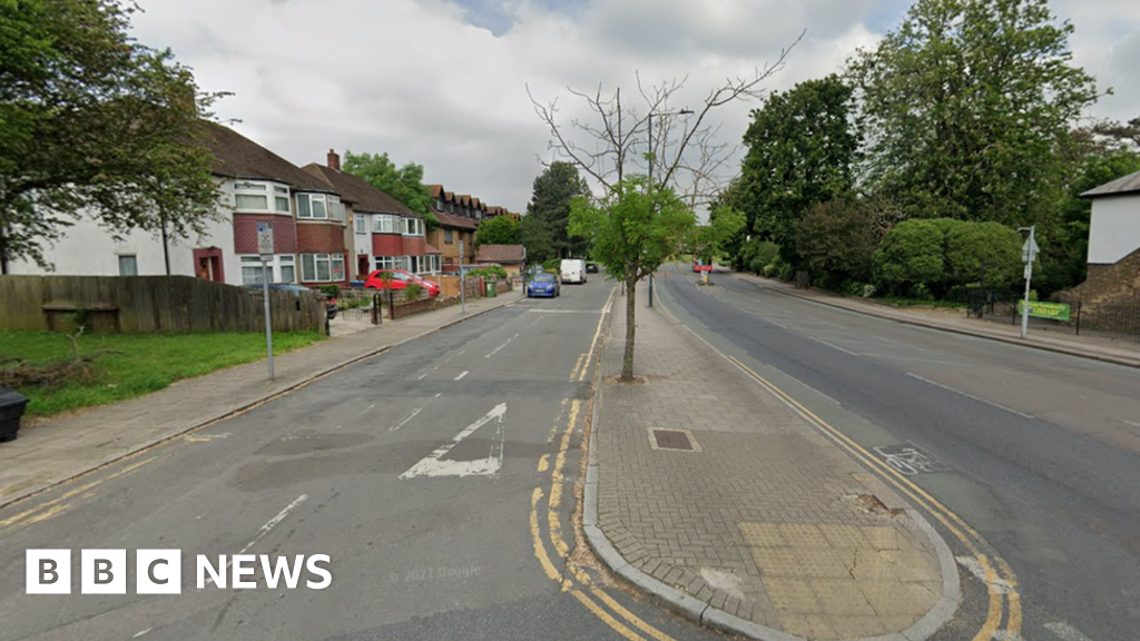 Wembley: Man dies after crash between bus and car - BBC News