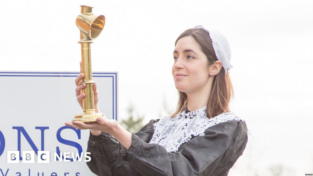 Florence Nightingale lamp sells at Derbyshire auction for £17,000 BBC