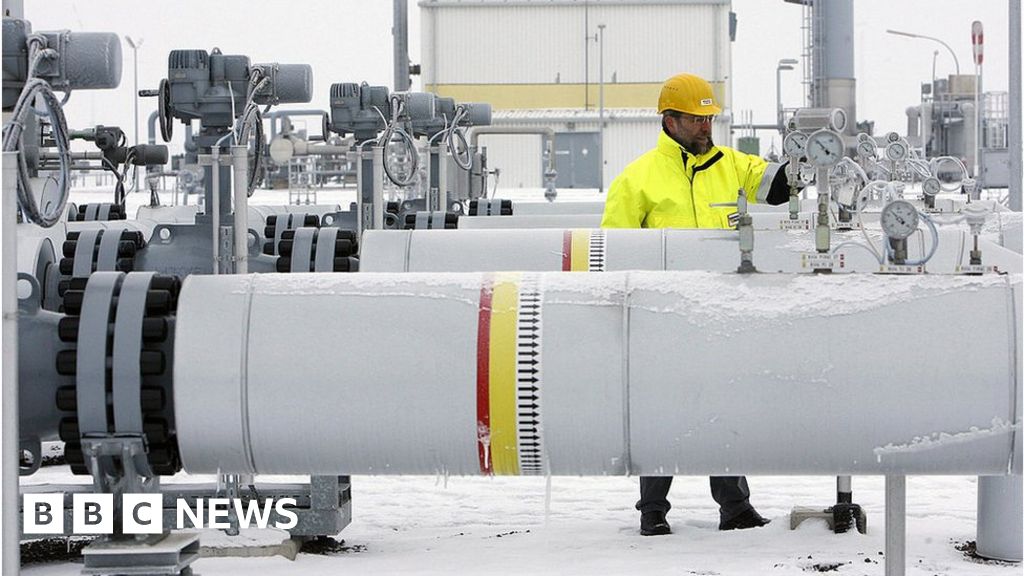 Russia threatens to stop supplying gas if not paid in roubles
