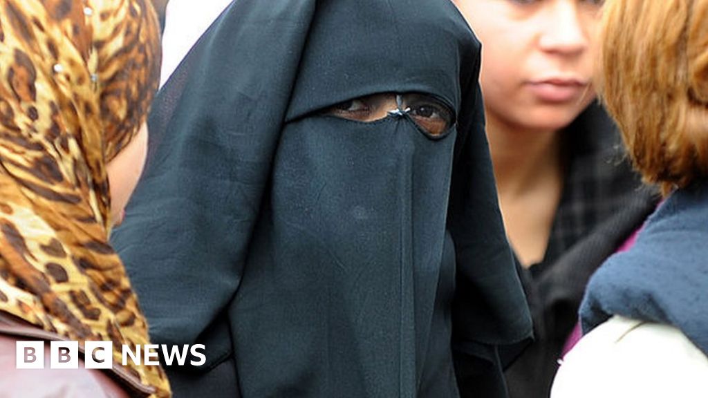 Tunisia bans niqab in government ...