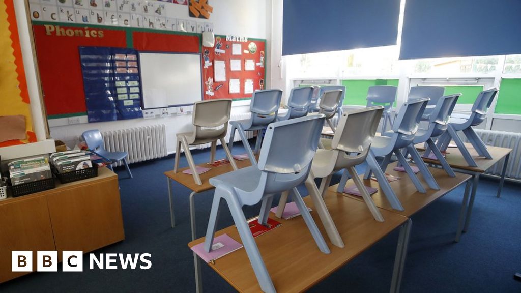 Covid All London primary schools to stay closed BBC News