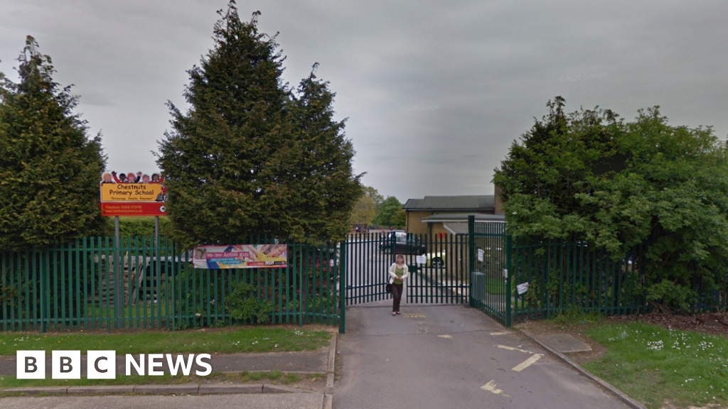 Milton Keynes Streets around schools close to traffic BBC News