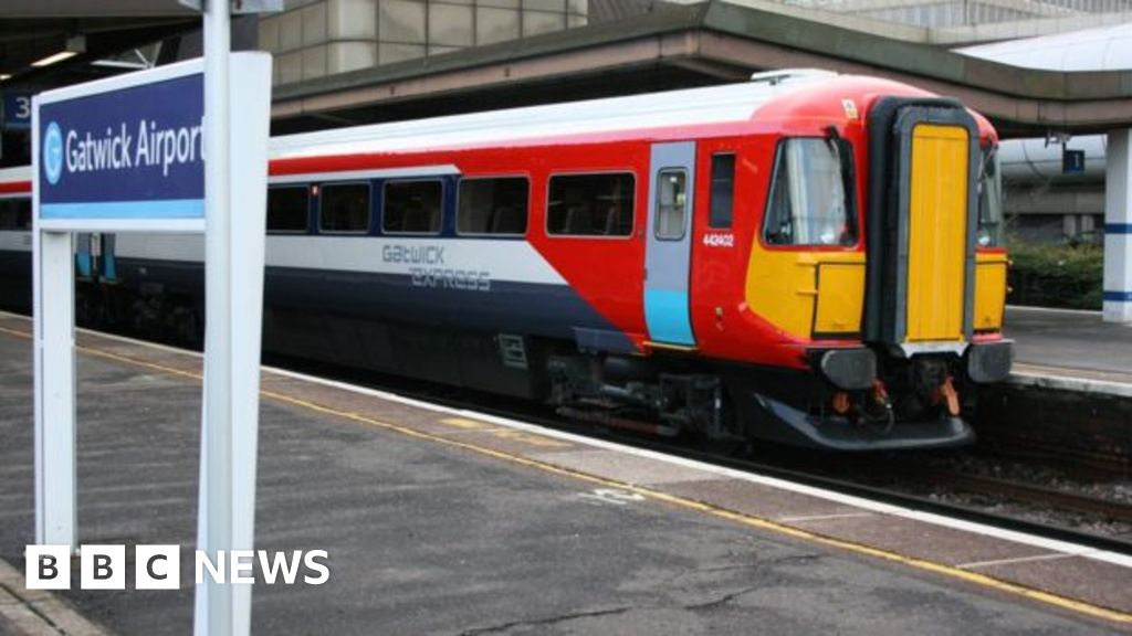 Gatwick Express 30-minute ad claims ruled 'misleading' - BBC News
