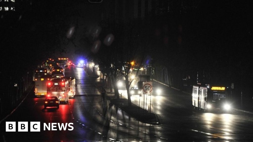 South Australia Blackout: How 'unprecedented' Storm Played Out - BBC News