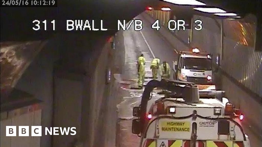 Blackwall Tunnel lane closure causes fivemile traffic queues in south