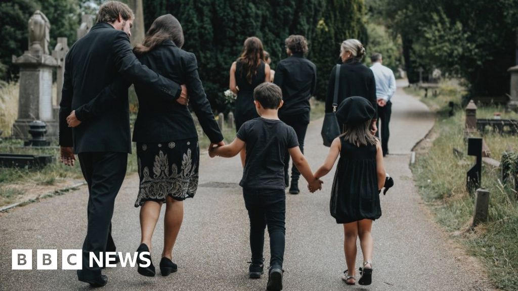 Coronavirus: How to mourn a loved one, if you can't say goodbye