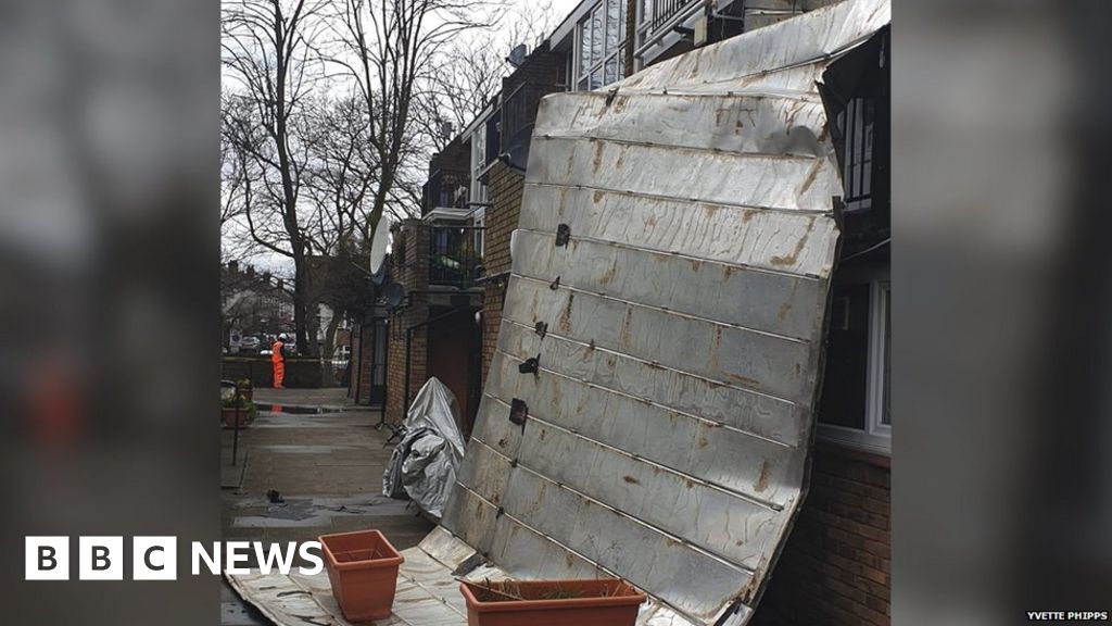 Strong gusts rip roof from Tulse Hill flats BBC News