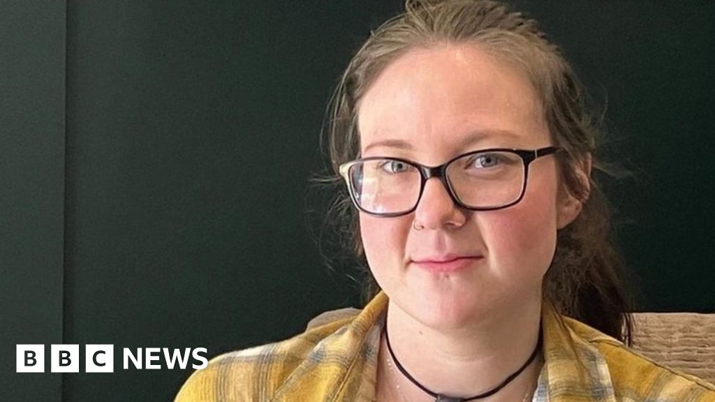 Daughter of blood scandal victim 'never thought apology would come'