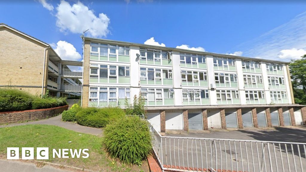 Bracknell flat residents return after suspected chemical leak BBC News