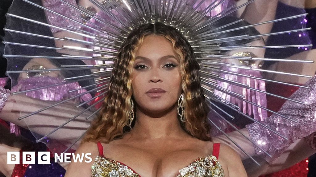 Beyoncé divides fans with Dubai Atlantis Royal live show
