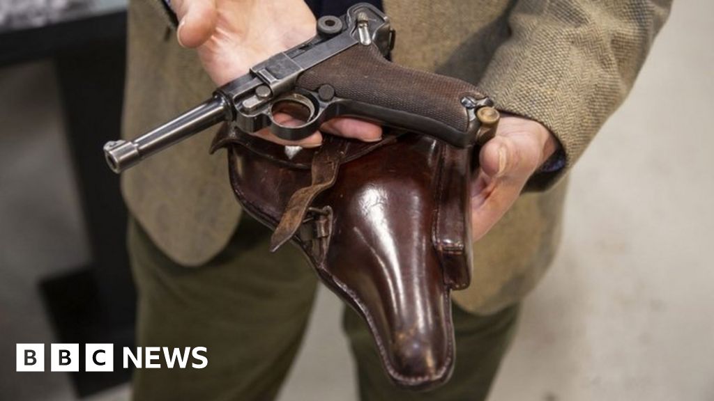 Ww1 German Pistol Appeal After Firearms Amnesty Find Bbc News - roblox ww1 weapons