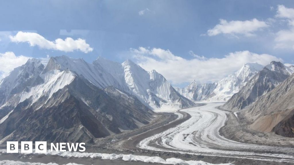 Avalanche kills six on Siachen glacier in Kashmir