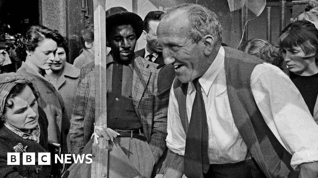 A Suitcase Full Of Photographic Wonder Bbc News