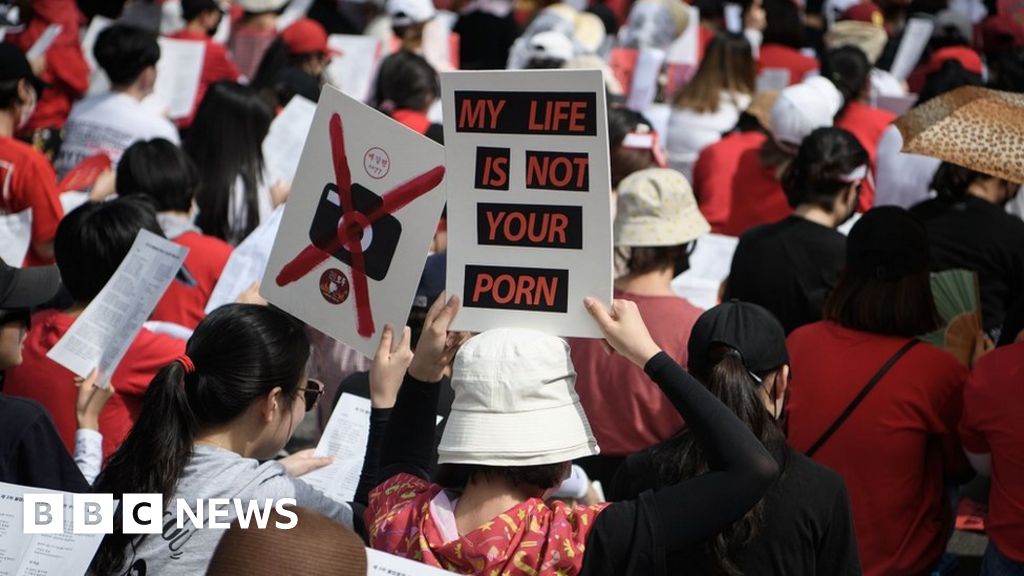 Korea Spycam Porn 1600 Fall Victim And Four Men Arrested Bbc News