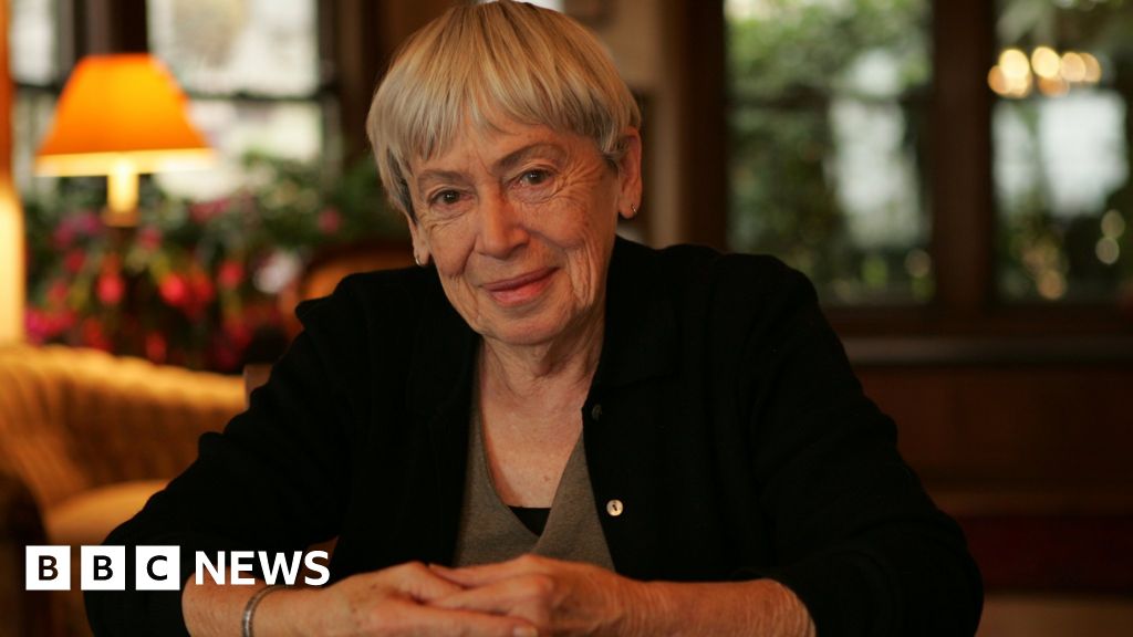 Ursula K Le Guin: US fantasy author dies at home in Oregon