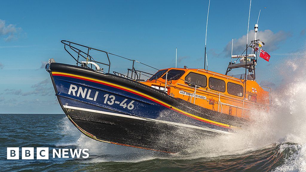 New RNLI Wells lifeboat Duke of Edinburgh arrives in Norfolk - BBC News