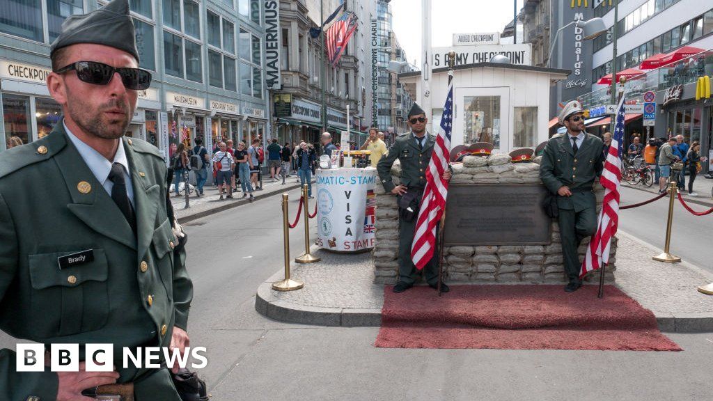 Checkpoint Charlie: Berlin bans 'US soldiers' from Cold War crossing