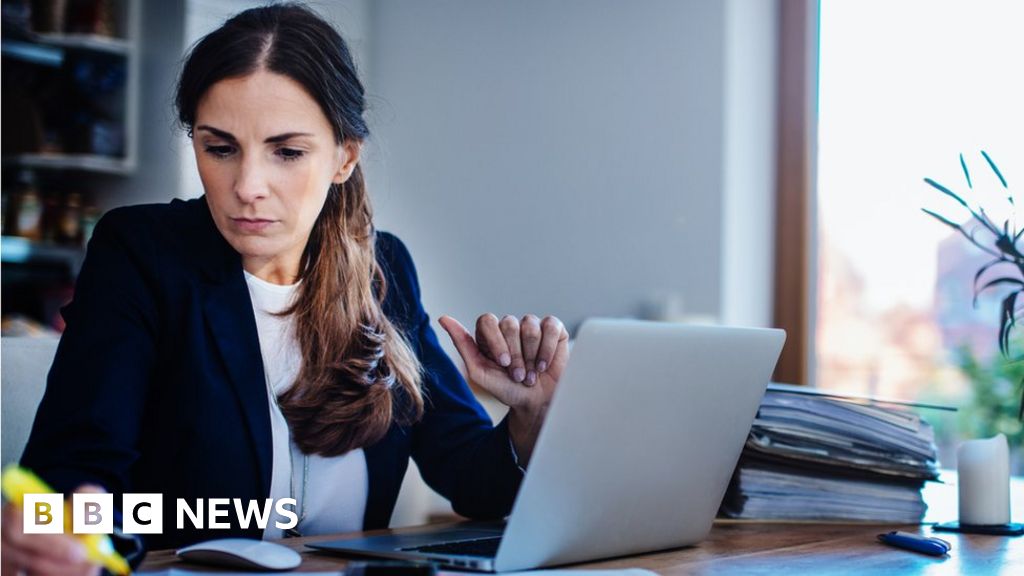 Women warned home working may harm their careers - BBC News