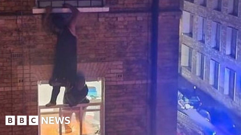 Whitechapel Man seen dangling from window to escape ebike fire(02)