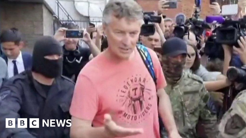 Yevgeny Roizman: Russia - Ukraine war critic detained