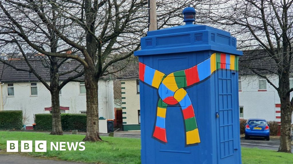 Dr Who: Newport police box gets Tardis makeover