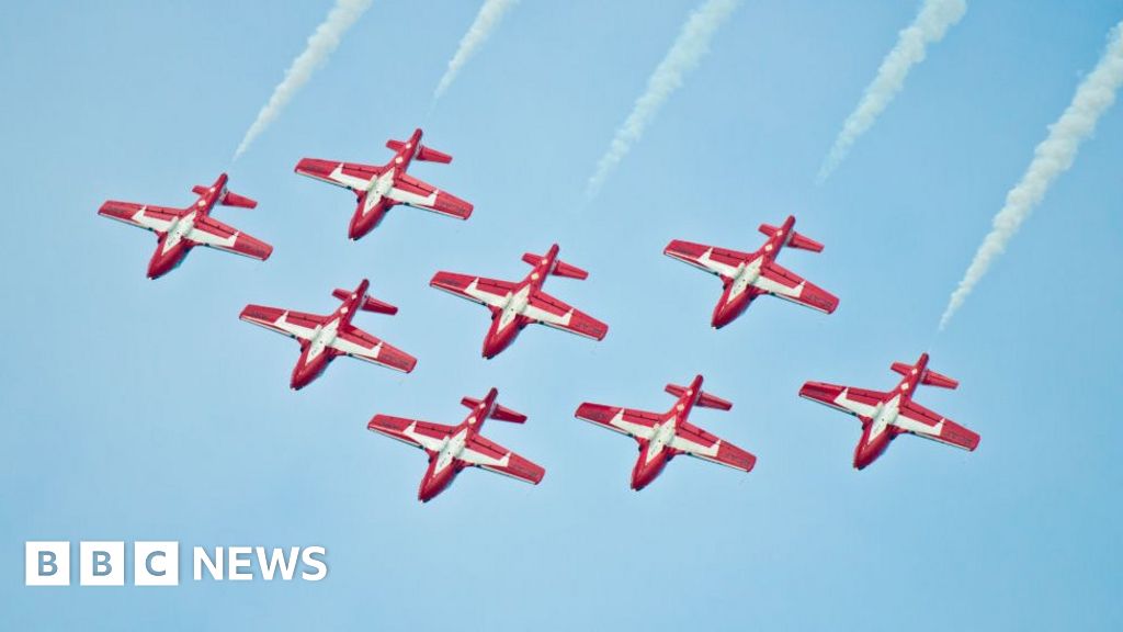 One Dead After Canadian Snowbirds Jet Crashes Into Home Bbc News - red arrows 2 roblox