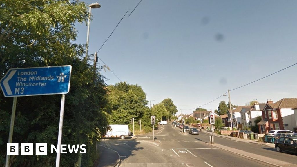 Man Dies After Eastleigh Taxi Crash - BBC News