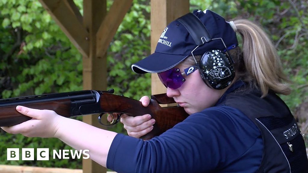 Oxford clay shooter continues competing after brain tumour - BBC News