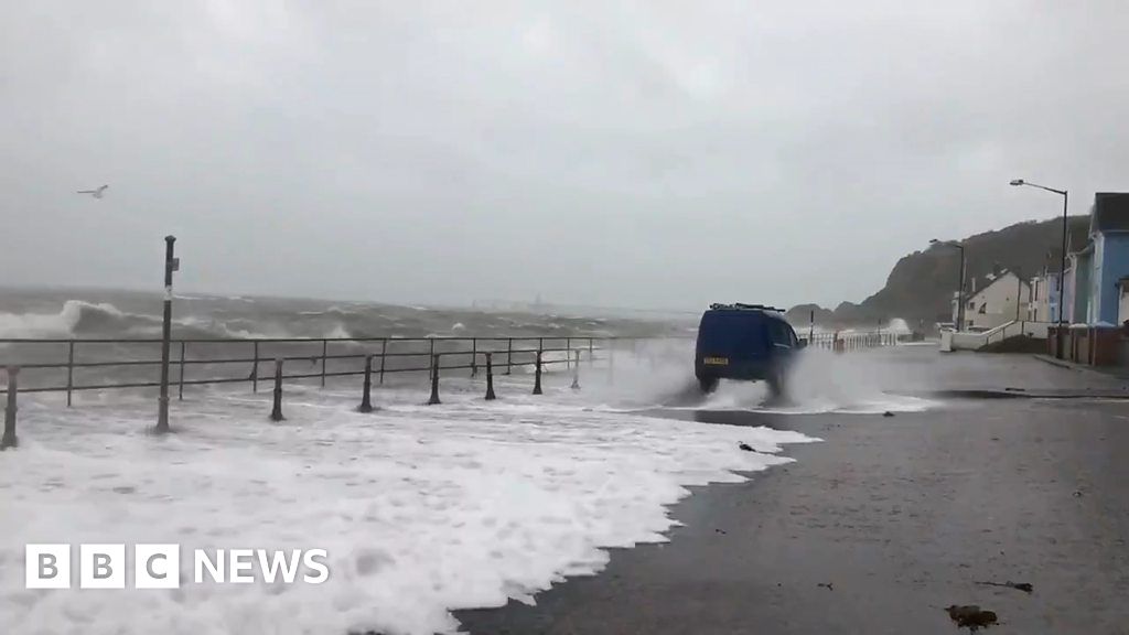 Storm Brendan Batters Ireland Coastline - BBC News