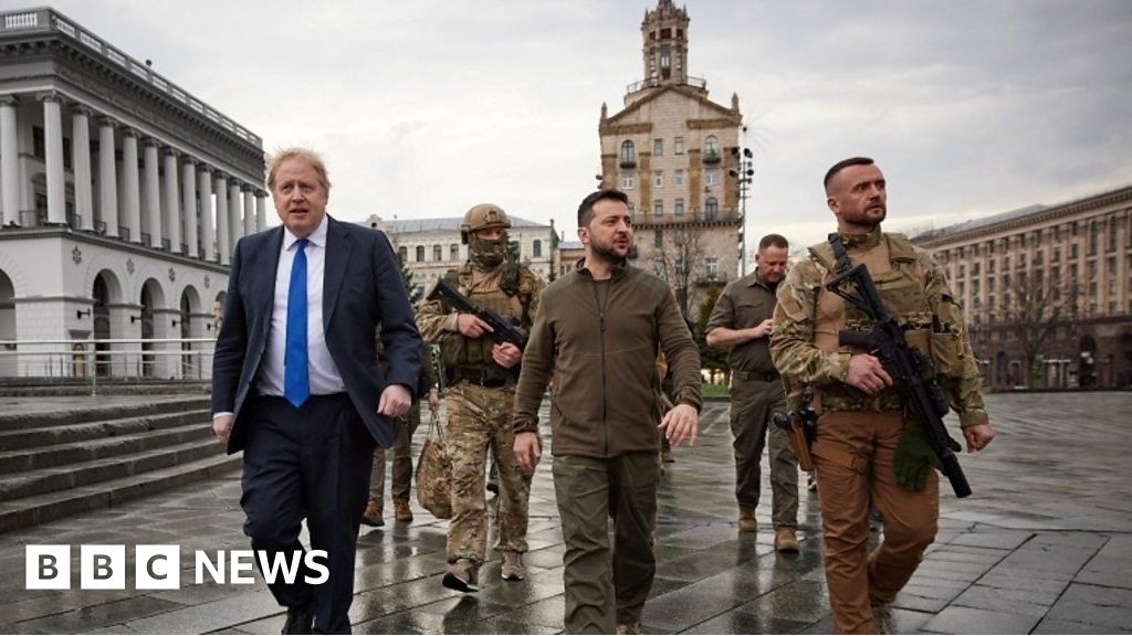 Ukraine war: Johnson and Zelensky tour near-empty streets in Kyiv