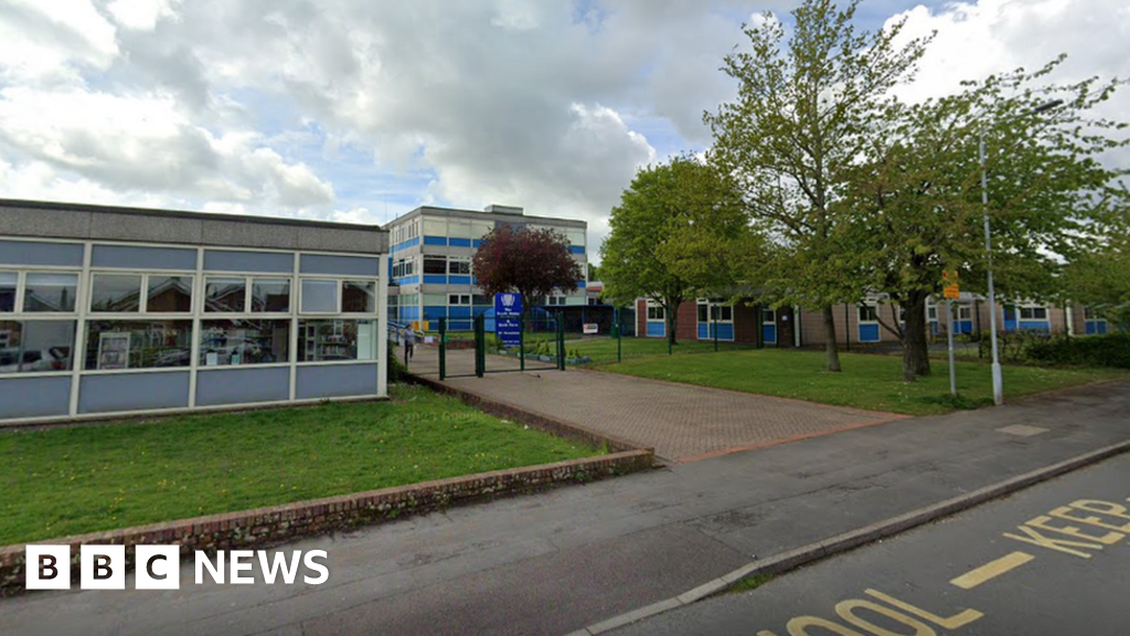 South Wolds Academy Nottinghamshire school closed after kitchen fire