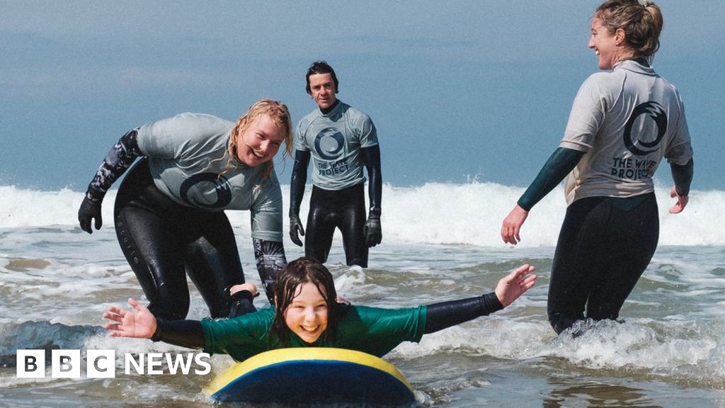 The Wave begins surftherapy pilot for anxious children BBC News