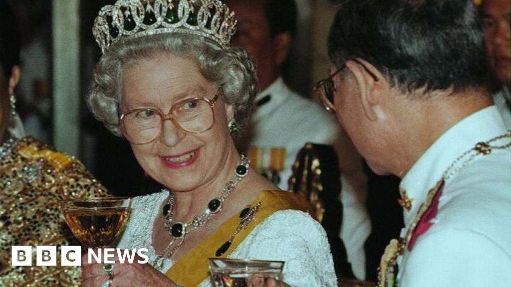 The World S Longest Reigning Monarchs Bbc News