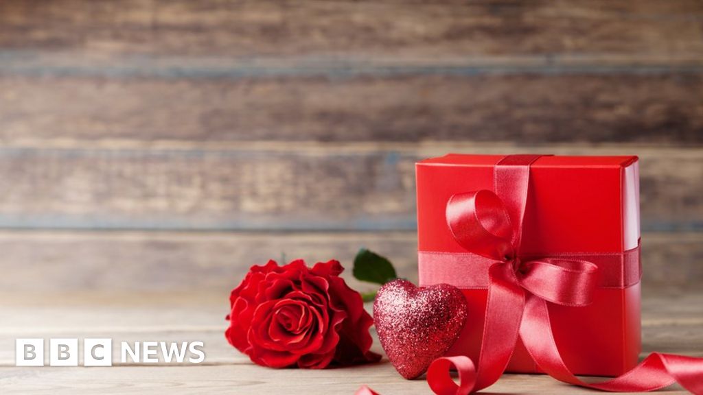 Valentine's Day: Five gifts to give dat special person - BBC News Pidgin