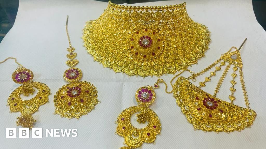 Burglars steal £500k of jewellery from London home