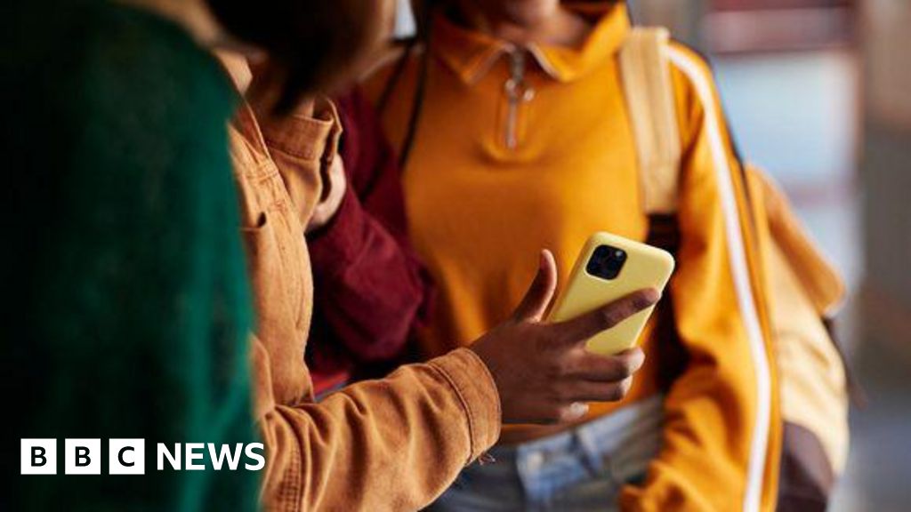 Wymondham High Academy to ban mobile phone use from January