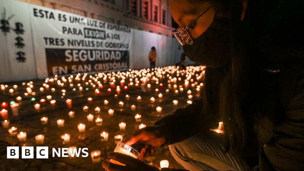 Mexican journalist shot dead while under police protection