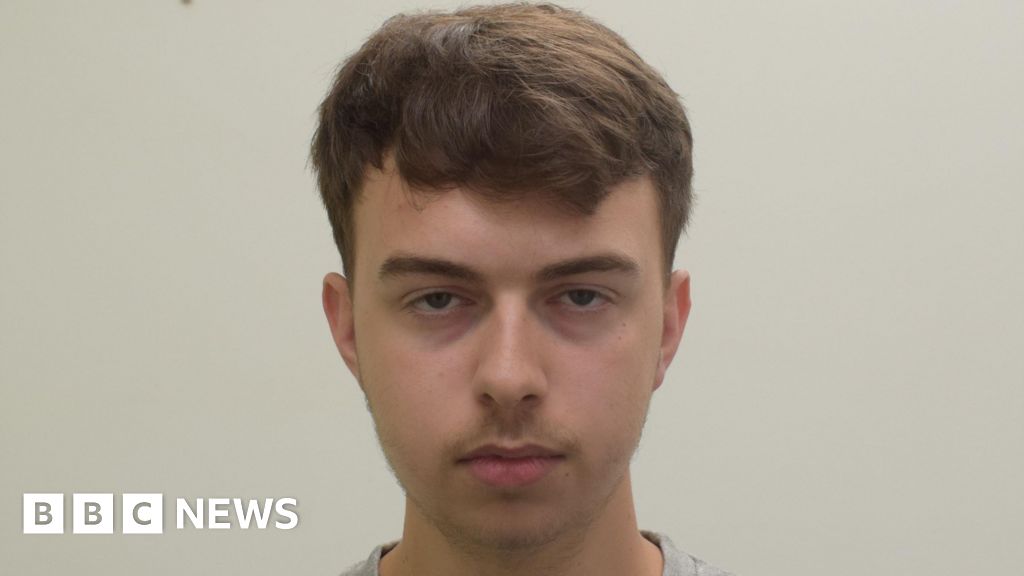 Neo-Nazi teenager with synagogue bomb plan jailed