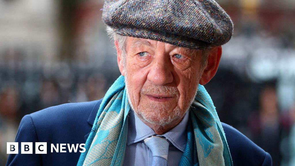 Ian McKellen has ‘no plans’ to retire and hopes to play Gandalf in new Lord of the Rings