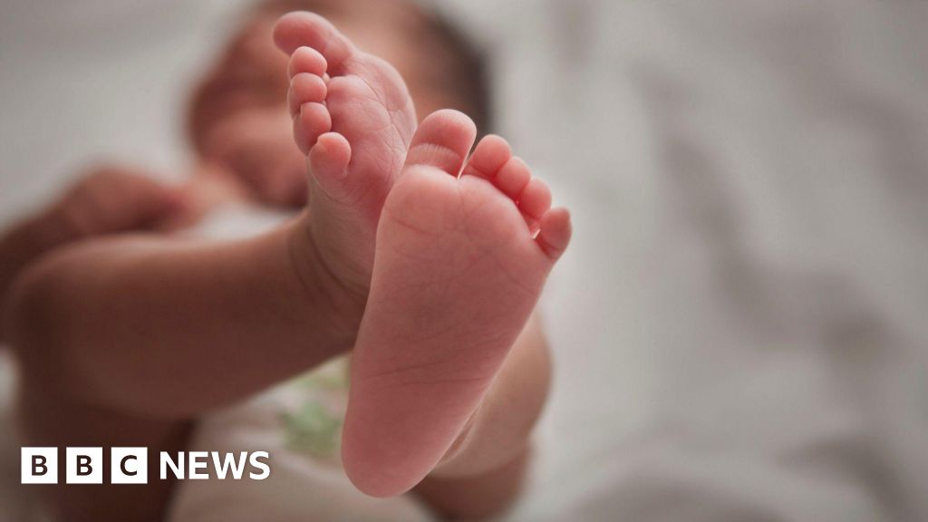 'It's a human right' - Women stage High Court challenge over home birth suspension