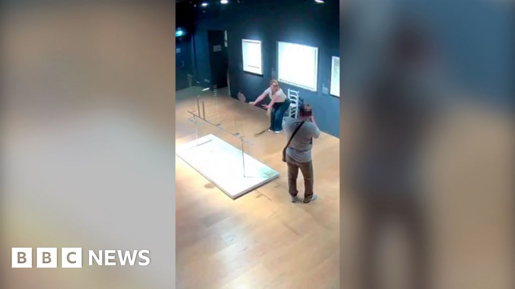 Watch: Visitors sit on and break artwork chair in Italian museum