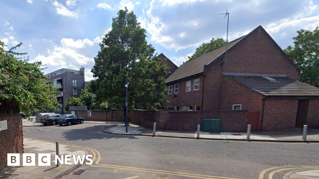 Notting Hill: Boys aged 15 and 16, injured in shooting