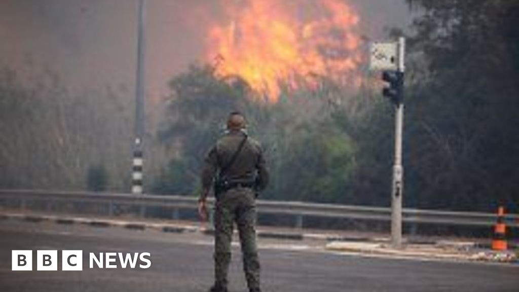 Chaos on roads as residents flee rampant Israel wildfires