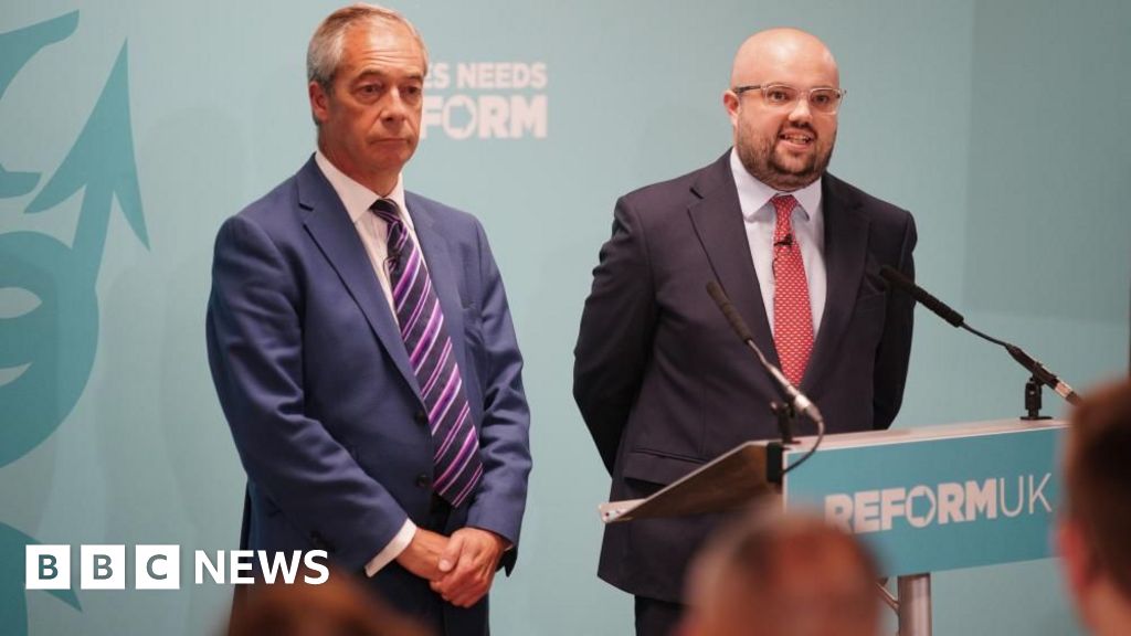 Reform issues legal threat over Putin jibe