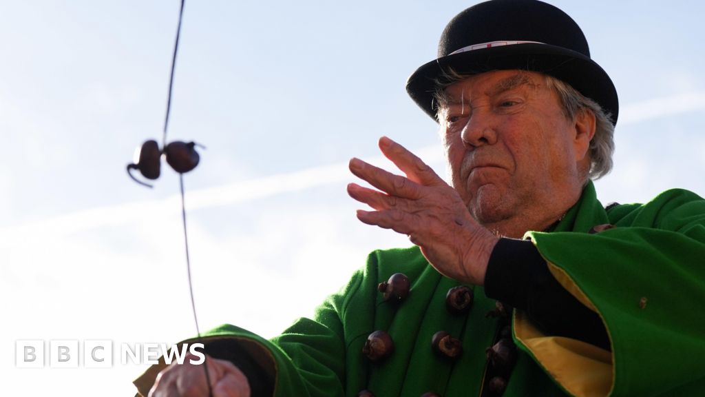 Hot summer causes headache for conker contest