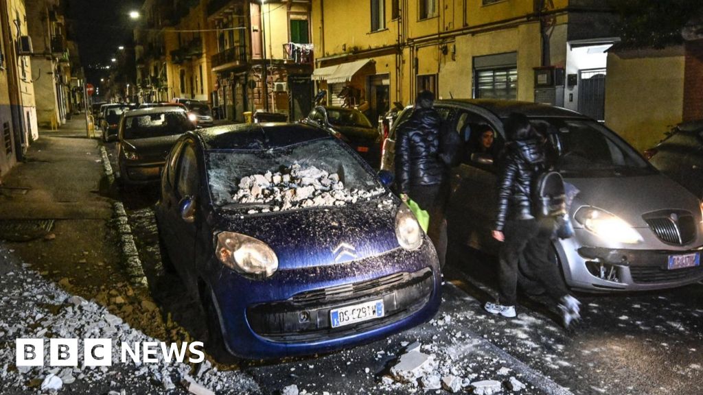 Naples citizens camp open air after in a single day quake