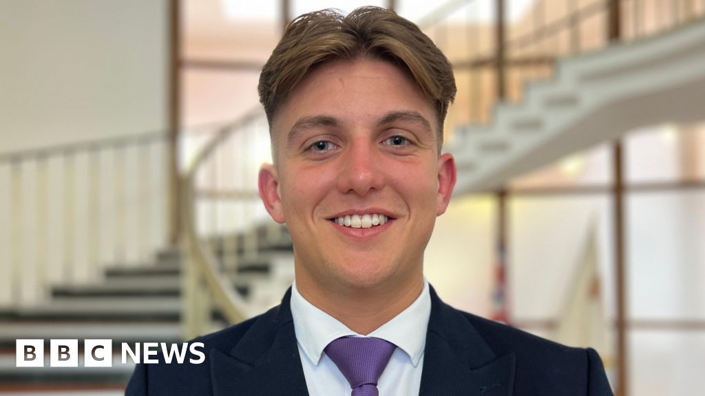 Reform council to remove some flags for Christmas