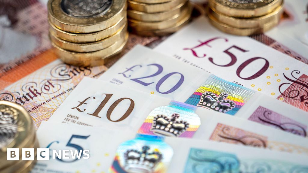 Economy 'to grow by under 1%' this year