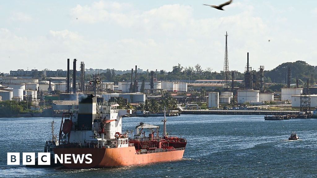 Trump threatens tariffs for countries that sell oil to Cuba