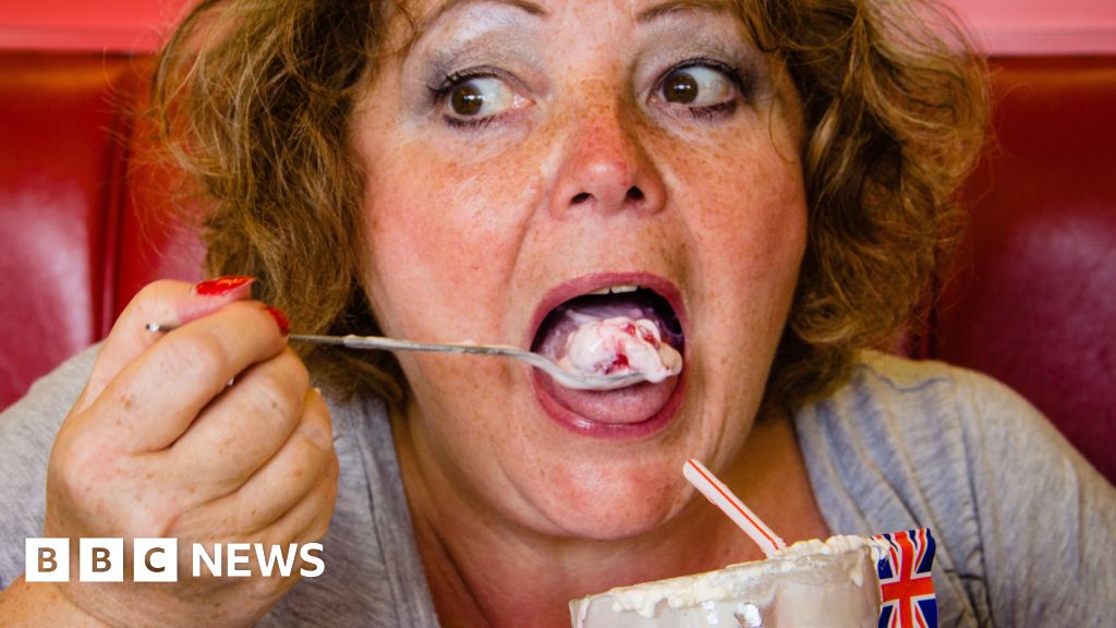 bbc.co.uk - Richard Baker - Scarborough street photographer to hold first exhibition